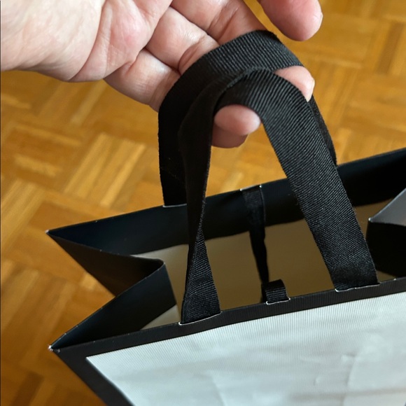 Gucci Monochrome Shopping Bag - Picture 9 of 11